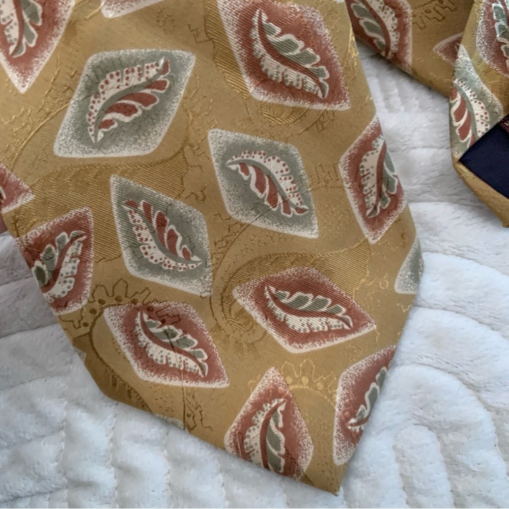 Vintage Chaps Ralph Lauren Gold Imported Silk Geometric Patterned Tie - Picture 7 of 13